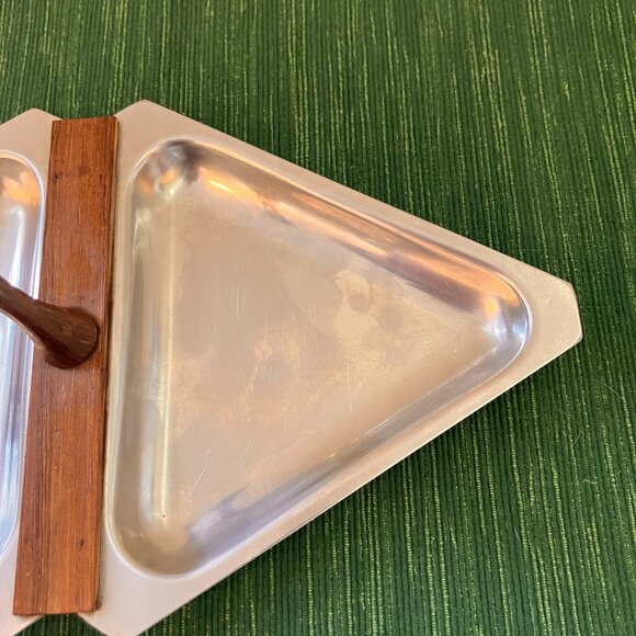 Vintage 1960's Mid Century Modern Food Platters - Danish Triangle Dish, Bakelite - Picture 7 of 16